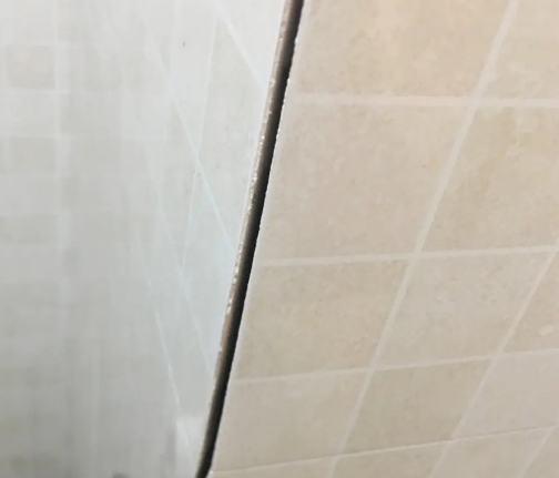 贺州瓷砖空鼓维修公司分享阳台瓷砖脱落的修复过程可以分为以下几个步骤